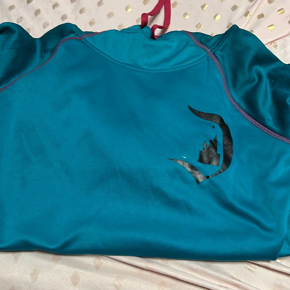 disney sweatshirt size small